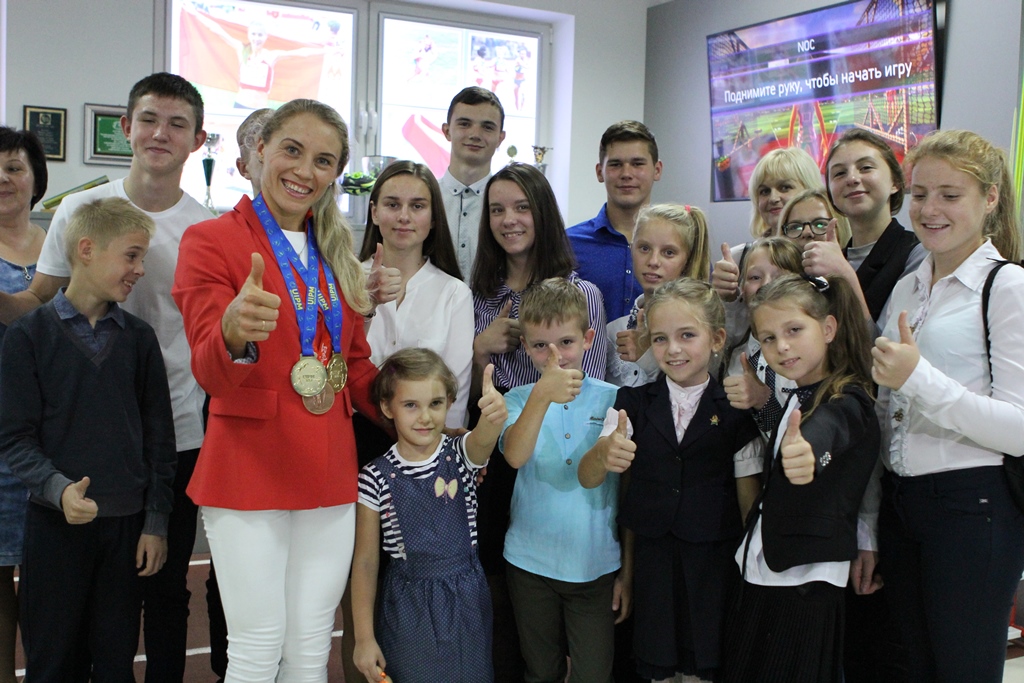 Анастасия Прокопенко встретилась в НОК Беларуси с учениками Петревичской школы
