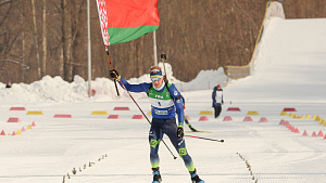 Антон Смольский выиграл общий зачет Кубка Содружества по биатлону
