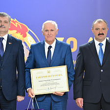 Виктор Лукашенко поздравил Министерство спорта и туризма Республики Беларусь с 30-летием 15