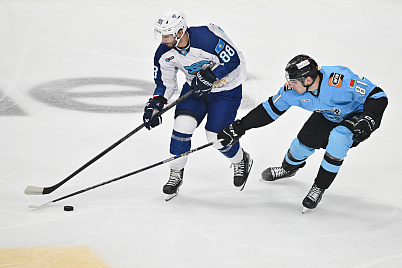 Минские динамовцы обыграли "Барыс" в первом домашнем матче сезона