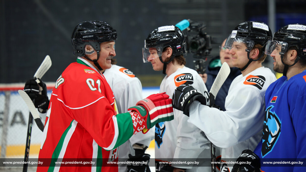 Александр Лукашенко побывал на тренировке у "Динамо-Минск" Александр Лукашенко побывал на тренировке у "Динамо-Минск"