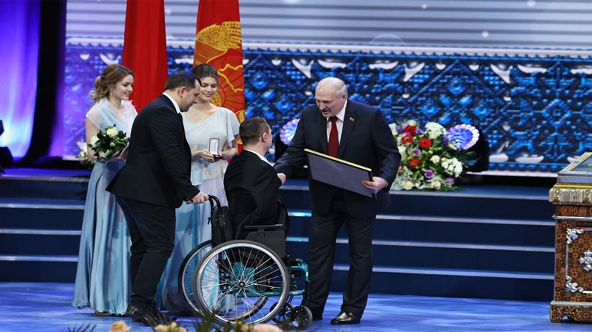 Президент вручил премию «Белорусский спортивный Олимп»