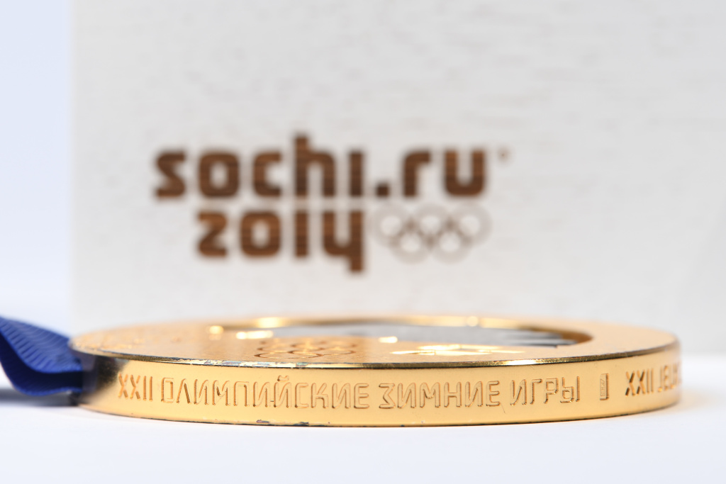 Darya Domracheva donates one of her Olympic medals to NOC museum