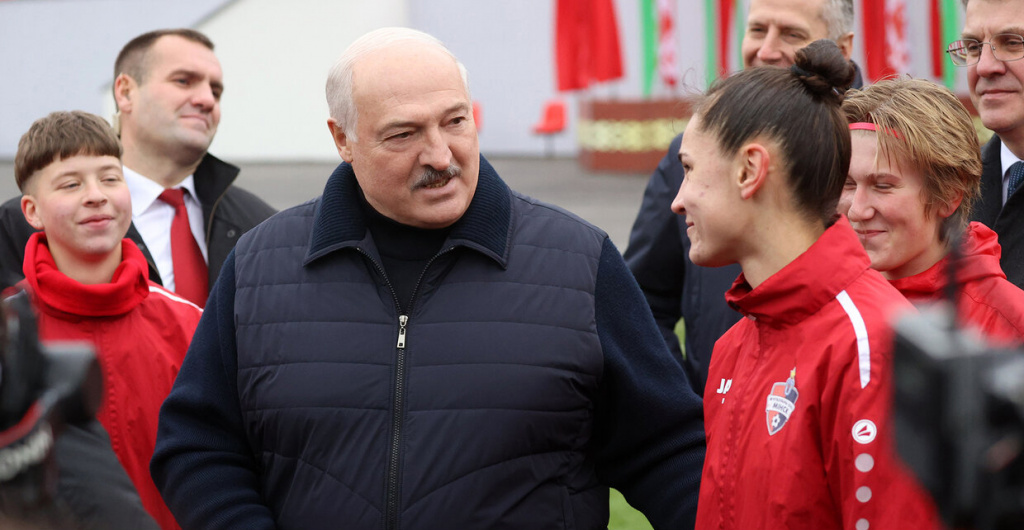 Aleksandr Lukashenko inspects renovated Traktor Stadium in Minsk