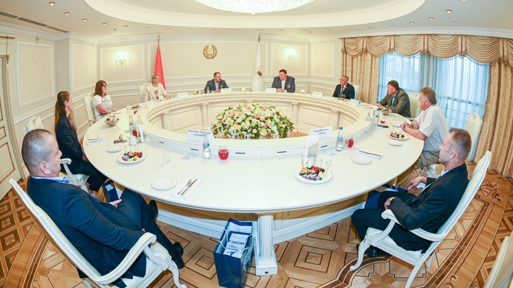 Champions and medalists of Barcelona Olympics honored at NOC of Belarus