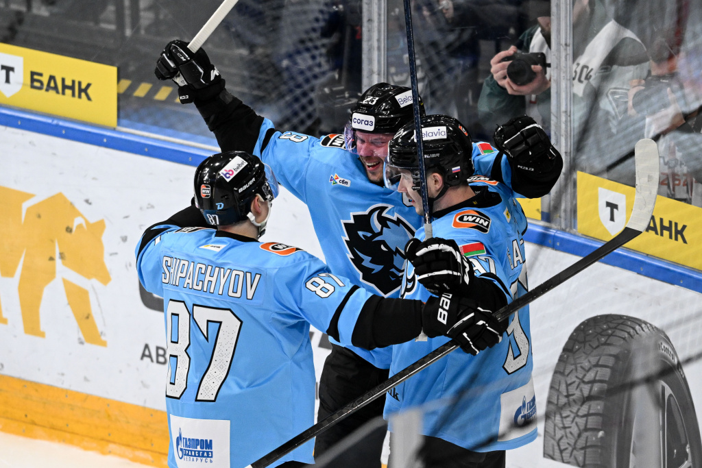 Хоккеисты минского "Динамо" в упорном противостоянии обыграли в гостях одноклубников из Москвы – 2:1 в овертайме