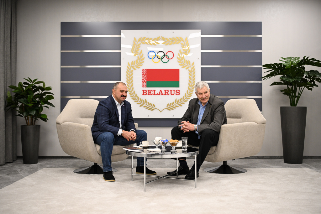 Виктор Лукашенко вручил медаль Национального олимпийского комитета Республики Беларусь -За выдающиеся заслуги- Ивану Едешко 5.JPG