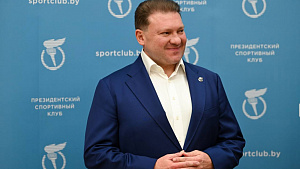 Head of Presidential Sports Club gets medal from Belarus’ NOC