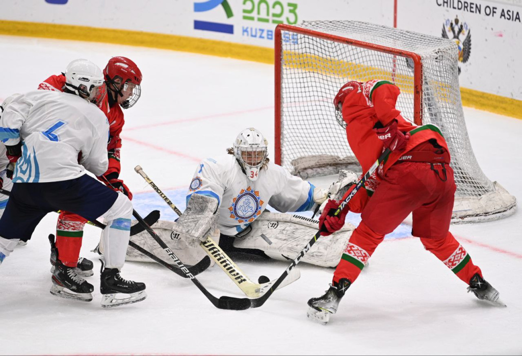 Игры в Кузбассе: стартовали хоккеисты и фигуристы